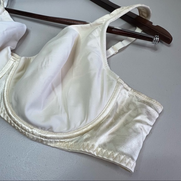 Breezies Underwire Bra -44B - Picture 2 of 7